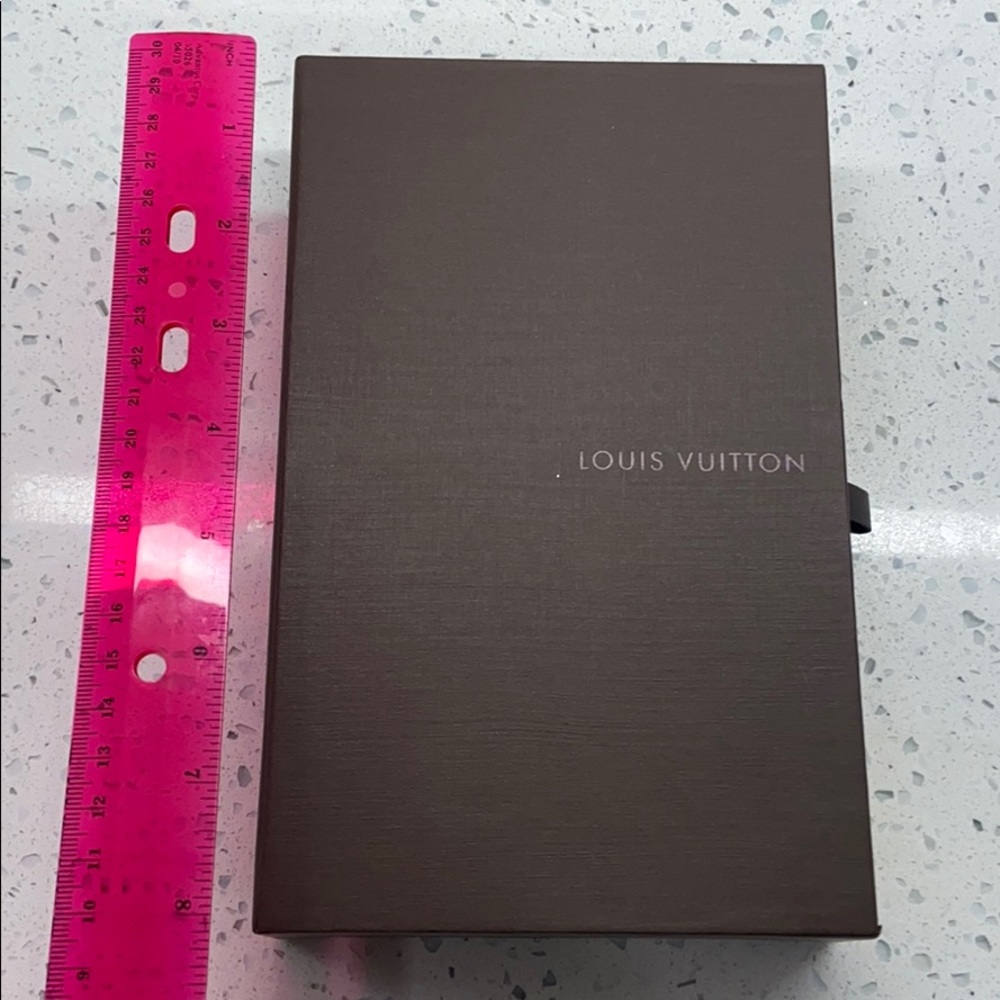 LV wallet box